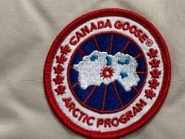 P360 [Canada Goose] Canada Goose #Freestyle Crew 4154M Men’s and Women’s Vest Down# ➖ Imported Behringer embroidery machine with customized 10,000-needle embroidery logo! ➖ Imported 21-count polyester-cotton blended original fabric, using Feather-Light 10D waterproof coating fabric, made of 84.5% polyester fiber and 15.5% cotton, 100% the best feel in the entire network! ➖ The genuine official website uses the national standard 80 white duck down, and will never be misled by false claims such as 90 down or goose down! ➖ 100% nylon nylon lining with double double-layer sealing design to prevent velvet from running away. Top-grade polar fleece is used in the collar and pockets to keep warm and comfortable! ➖ Yoshida YKK provides original custom-made electroplated sliders. YKK two-way lockable zippers are tight and smooth and will not peel off paint! ➖ 3M composite original Velcro is durable, and all accessories and hardware are disassembled and customized! ⛔No slander, no exaggeration, no need for too much copywriting, because it is focused, it is professional!  SIZE: XS S M L XL XXL